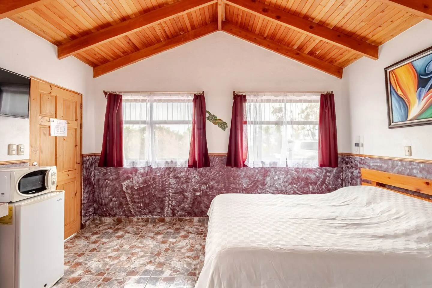 Colibri Cottage bedroom at Mango Valley