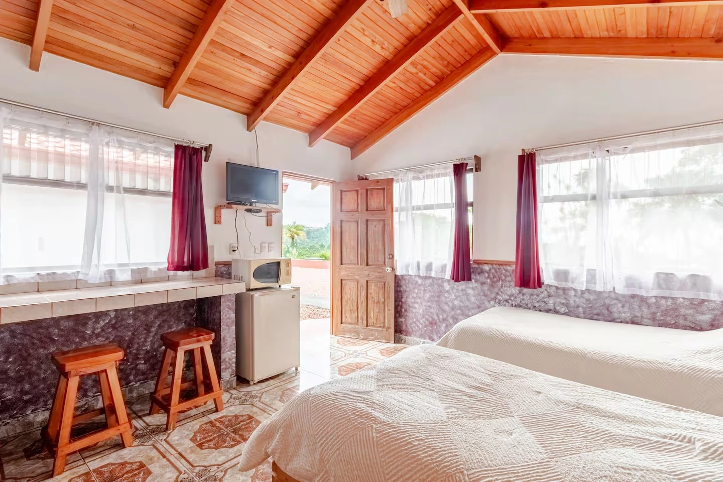 Mariposa Cottage twin beds at Mango Valley