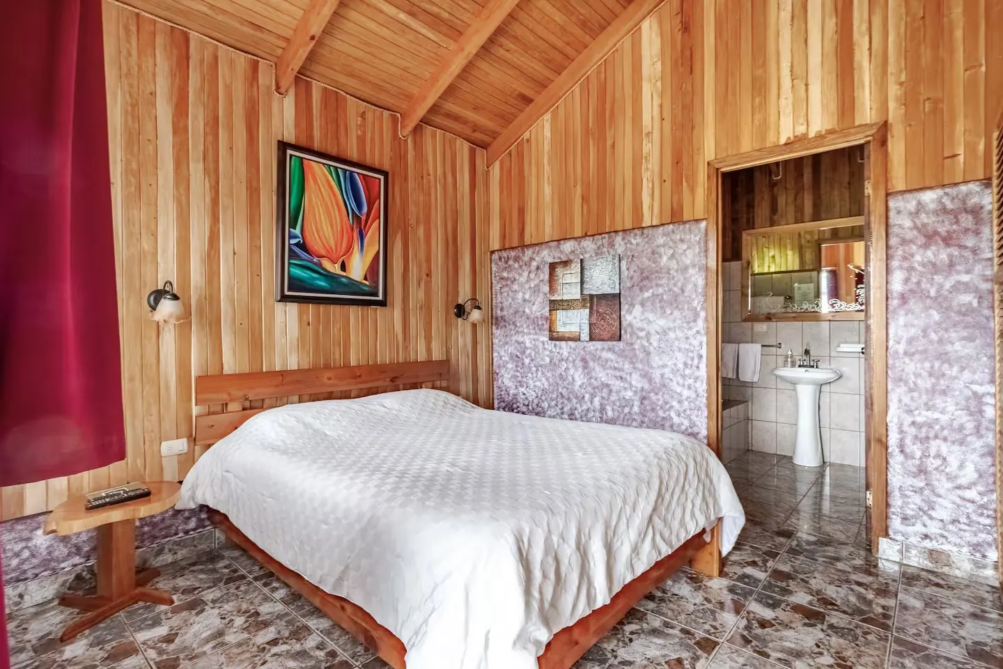 Morpho Cottage bed and jacuzzi suite at Mango Valley